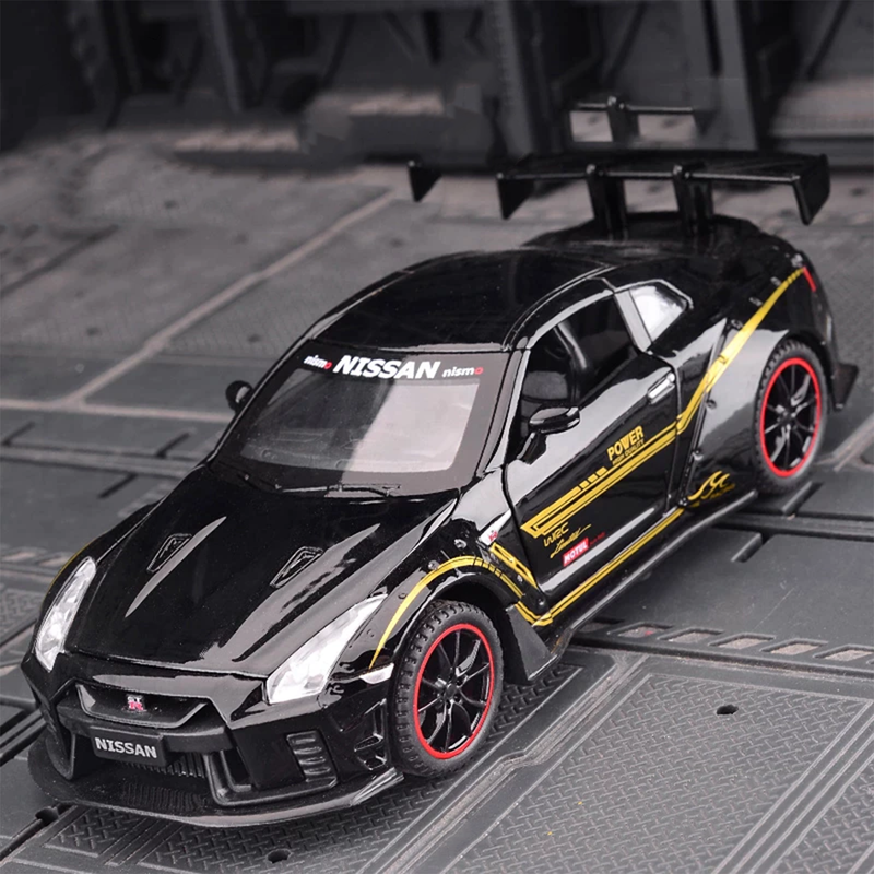 Nissan GTR R35 Miniatura 1:32